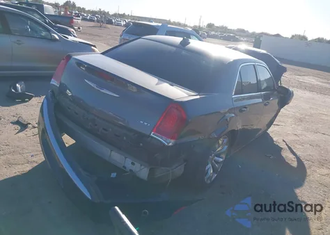 2019 Chrysler 300 Touring z USA, uszkodzony, nr VIN 2C3CCAAG9KH613663
